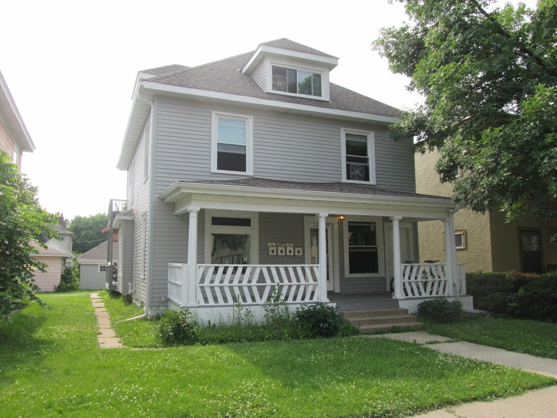 Primary Photo - 3224 Grand Ave S