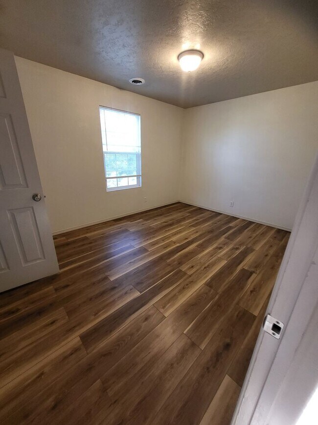 Foto del edificio - 3097 E Shaver Ct
