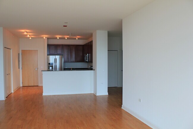 Building Photo - 1629 S Prairie Ave