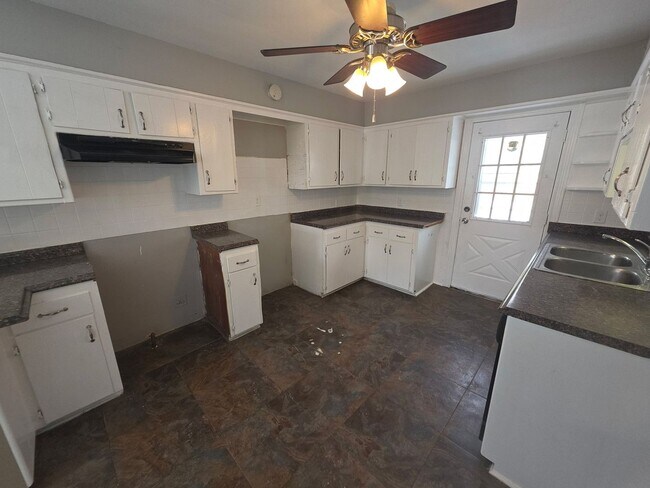 Foto del edificio - 7348 W Medford Ave