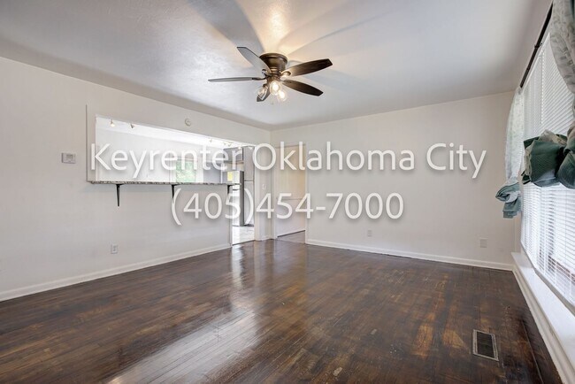 Foto del edificio - 1524 Rowena Ln
