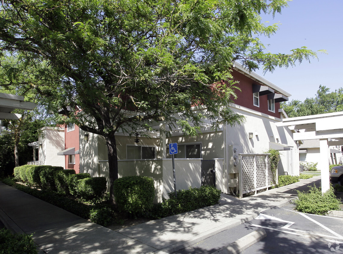 Building Photo - Rosewood Park