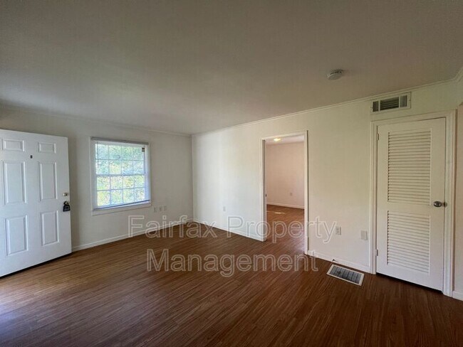 Foto del edificio - 512 Burlington Ave