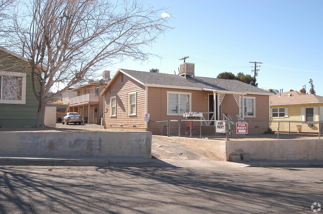 Building Photo - 560 W Fredricks St