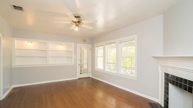 Foto del edificio - SPACIOUS MAHNCKE PARK DUPLEX