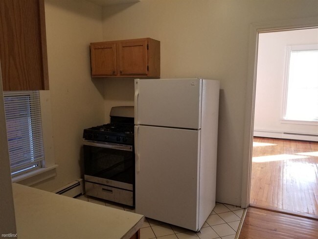 Foto del edificio - 1 br, 1 bath Apartment - 172 Park St Apt #5