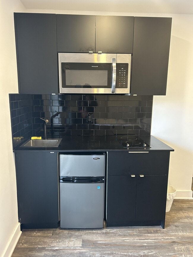 Building Photo - 2020 R. Saint-Denis