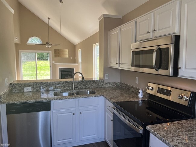 Building Photo - 3 br, 2 bath Townhome - 7545 Pilot Cove Court