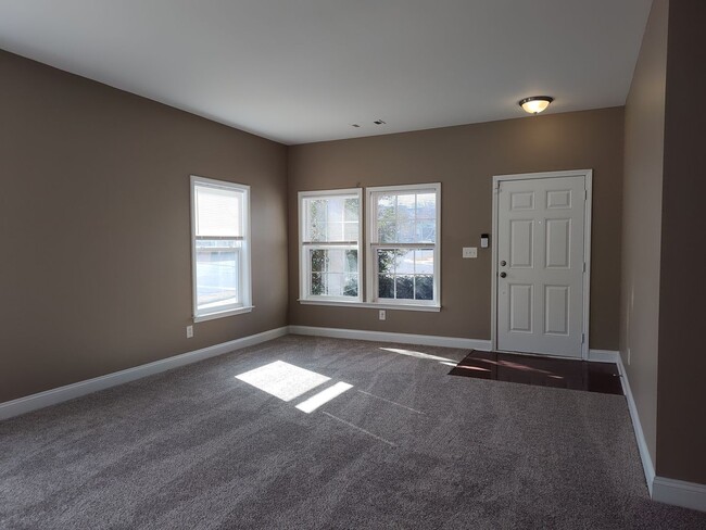 Foto del edificio - Move-in ready Home in Hamilton Lakes!