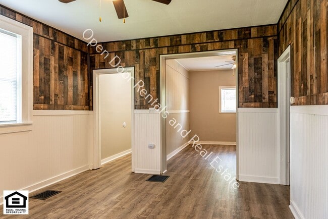 Foto del edificio - 317-319 W Masterson Ave