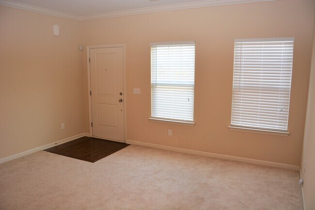 Foto del edificio - 5212 Prosperity Church Rd