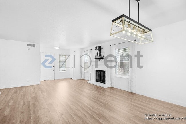 Foto del edificio - 9421 Feickert Dr