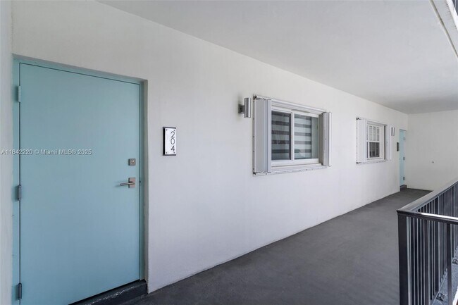 Building Photo - 300 Galen Dr