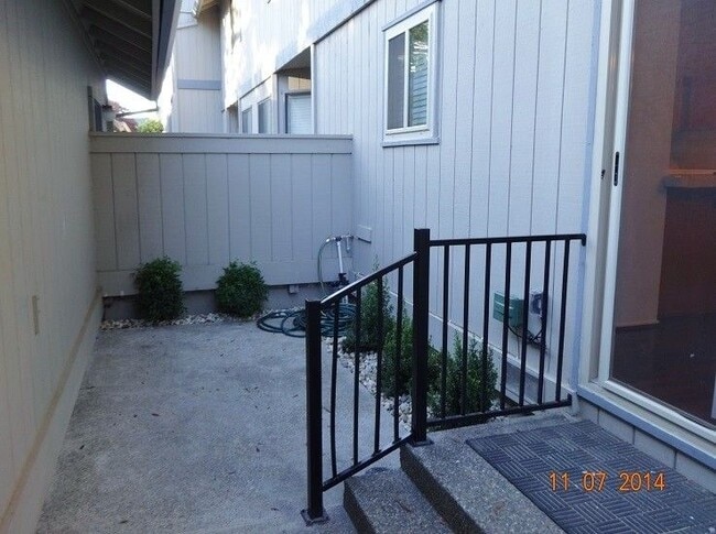 Building Photo - 8126 Briar Ridge Ln