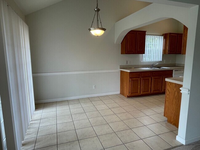 Foto del edificio - Shelby Twp 2-bedroom, 2-bath condo-style w...