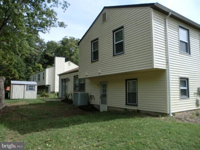 Building Photo - 8707 Brightwood Dr