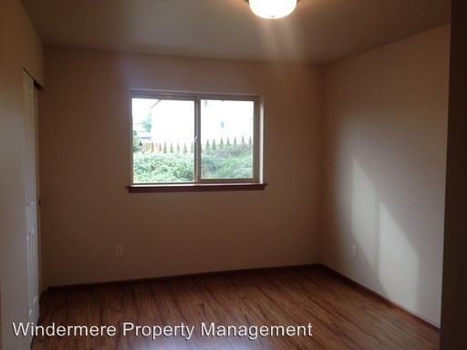 Building Photo - 5755 Fallbrook Ln