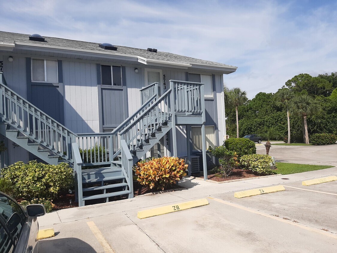 Foto del edificio - 5743 Deer Run Dr