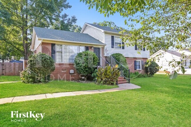 Foto del edificio - 2516 Tall Pines Ln