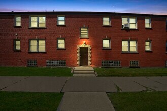 Building Photo - 9059 S Laflin St