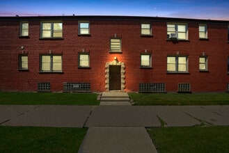 Building Photo - 9059 S Laflin St