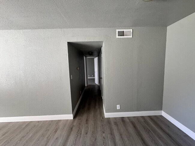 Building Photo - 6724 Plymouth Rd