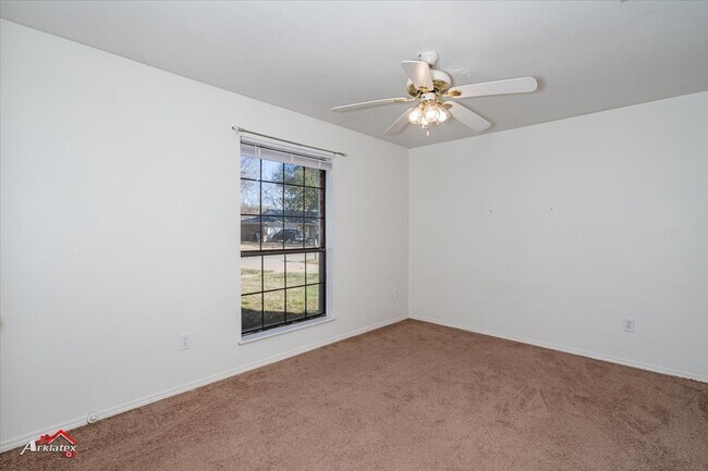 Foto del edificio - 4712 Longstreet Pl