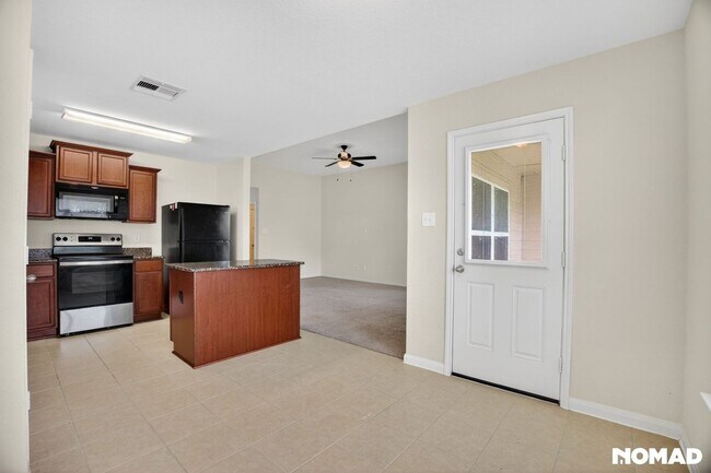 Foto del edificio - 2331 Golden Brandy Ln