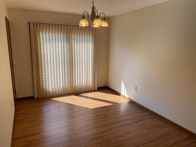 Building Photo - 3275 Willington Dr