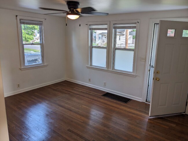 Foto del edificio - 4610 Belleview Ave