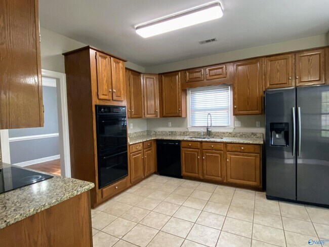 Foto del edificio - 3214 Cove Lake Rd