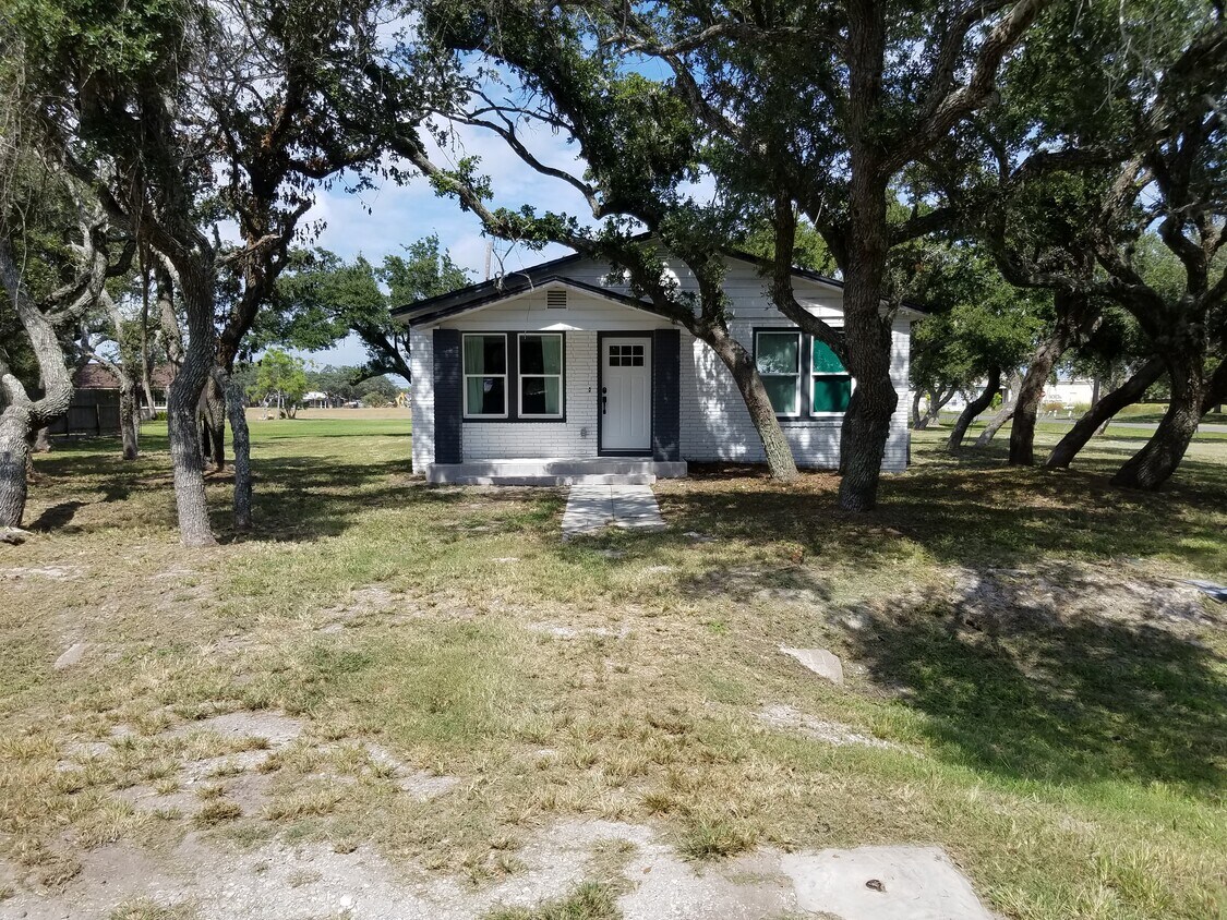 Front - 1306 Red Bird St