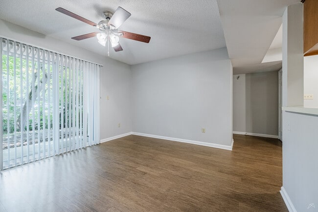 Foto del edificio - Forest Village