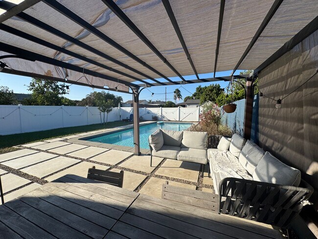 Foto del edificio - 3BD 2BA with a Pool