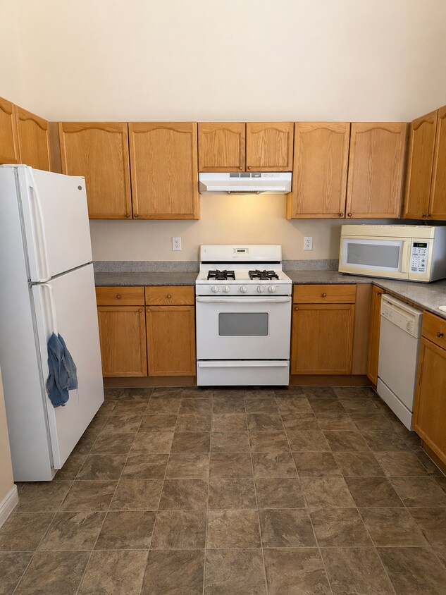 Foto del edificio - Immaculate Gated 3 bed 2 bath