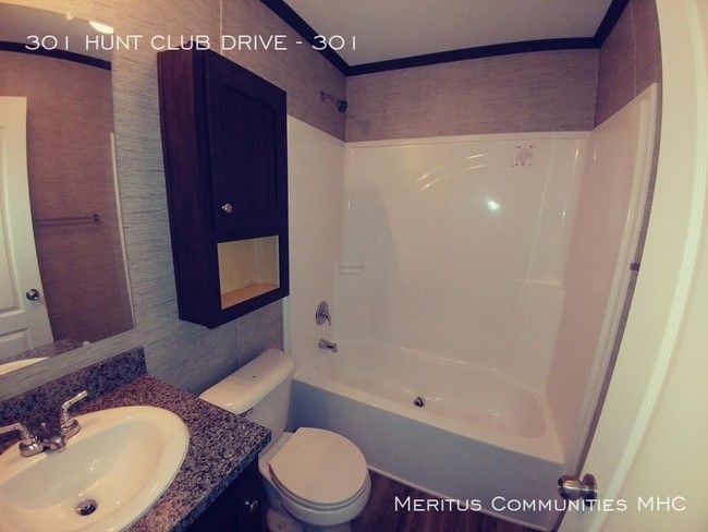 Building Photo - 301 Hunt Club Dr