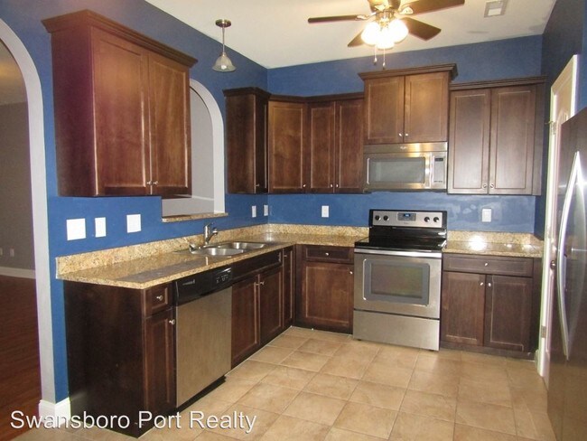 Building Photo - 2 br, 2.5 bath House - 221 Toucan Way
