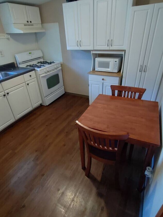 Foto principal - 8900 Dons Ct
