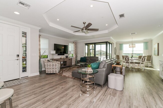 Foto del edificio - Luxury Furnished Coach Home in Esplanade Golf & Country Club – 2+Den / 2.5 Bath