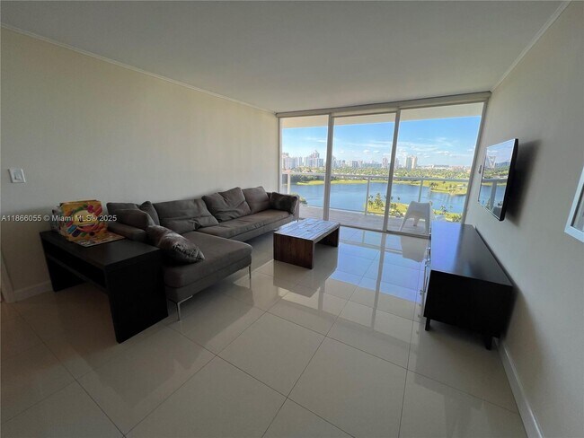 Foto del edificio - 3731 N Country Club Dr