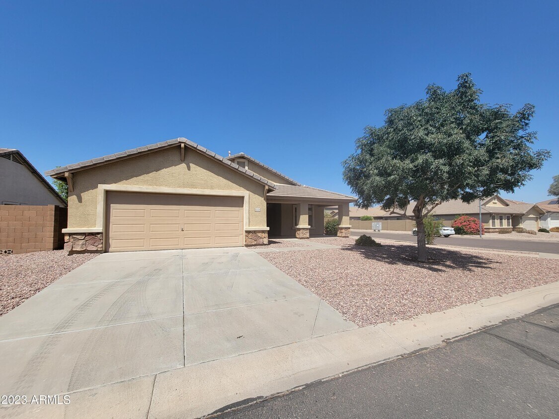 Foto principal - 17470 W Elizabeth Ave
