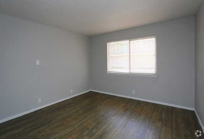 Monarch Court Apartments Dallas TX Apartments com Monarch Court Apartments Dallas TX Apartments com