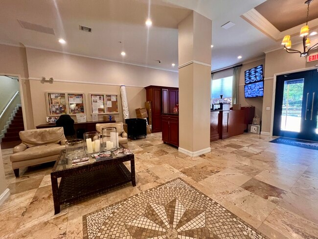 Building Photo - 630 S Sapodilla Ave