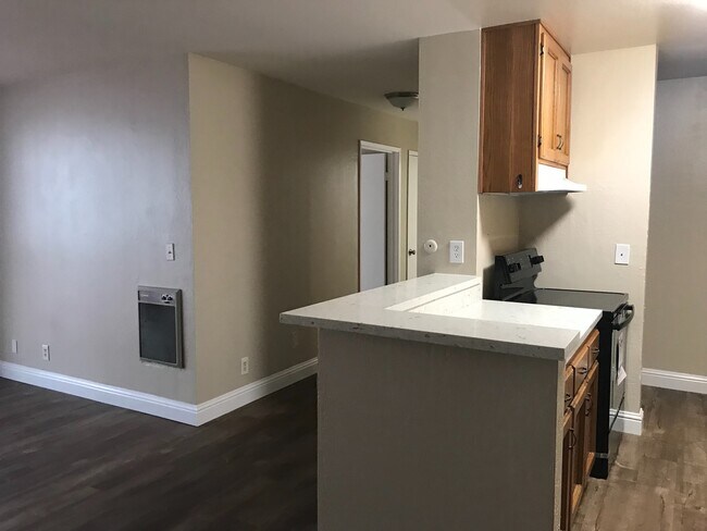 Foto del edificio - Make This Condo A Place You Can Call Home!!