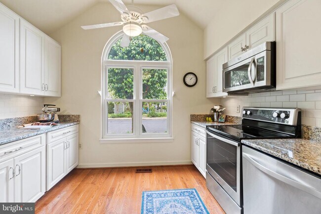 Foto del edificio - 1558 Ritchie Ln
