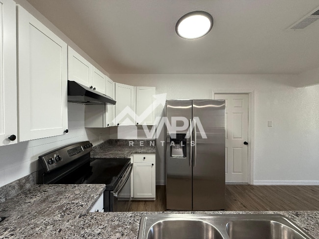 Foto del edificio - 551 Bertetti Dr