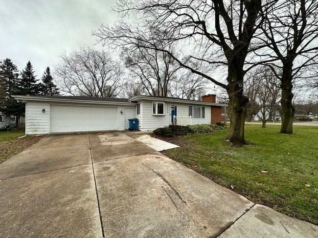 Foto del edificio - Three Bedroom Two Bath House