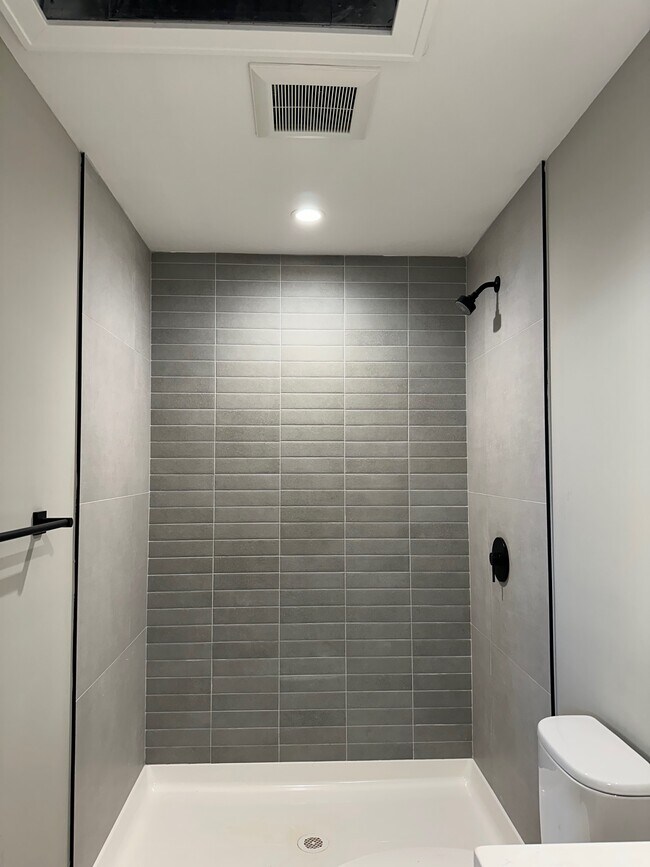 Foto del edificio - 5912 N Nashotah Ave