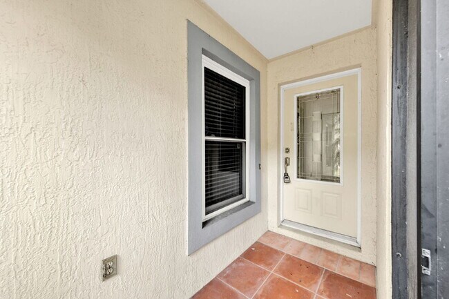 Building Photo - "Charming 3-Bed Oasis with 2 Baths and Spacious 1,310 Sq. Ft. in Orlando!"