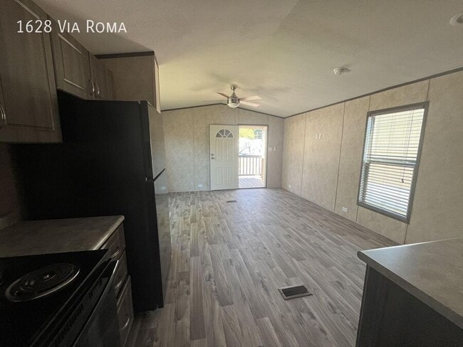 Building Photo - 1628 Via Roma Dr